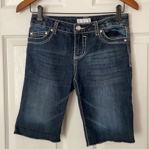 Blue gemmed Bermuda jean shorts. Girls L (10-12)
